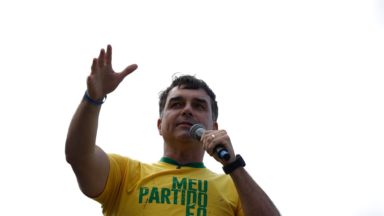 Aliado de Trump afirma que Flávio Bolsonaro chegou aos EUA