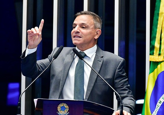 Bittar diz que a democracia está sob ameaça e critica ONGs da Amazônia