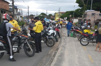 Operação checa escapamentos de motos e remove veículos irregulares