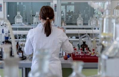 Uninassau Maceió promove curso na área farmacêutica