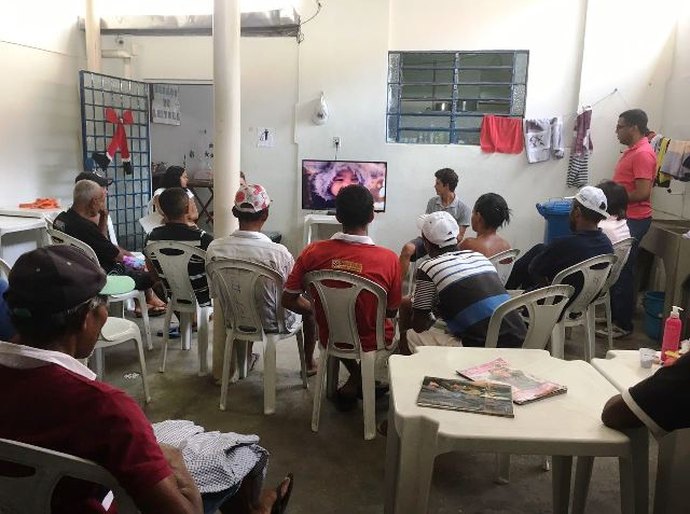 Creas Pop 2 celebra Natal com pessoas em situação de rua
