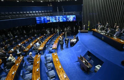 Senado aprova isenção de IR para quem ganha até dois salários-mínimos