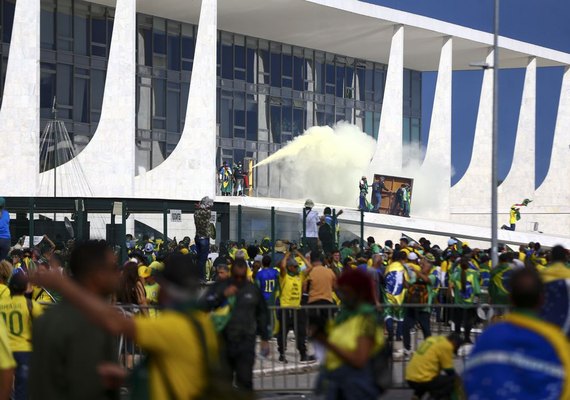 Entidades do setor econômico repudiam invasões aos Três Poderes