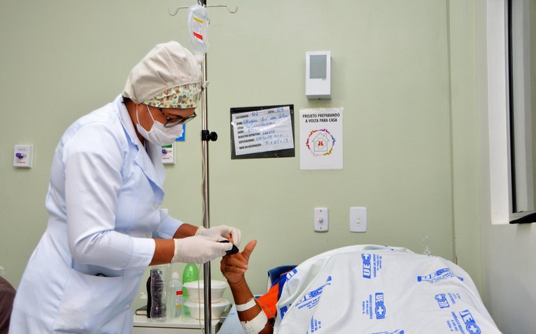 Hospital de Emergência do Agreste procura por familiares de paciente internado desde o último 10 de março