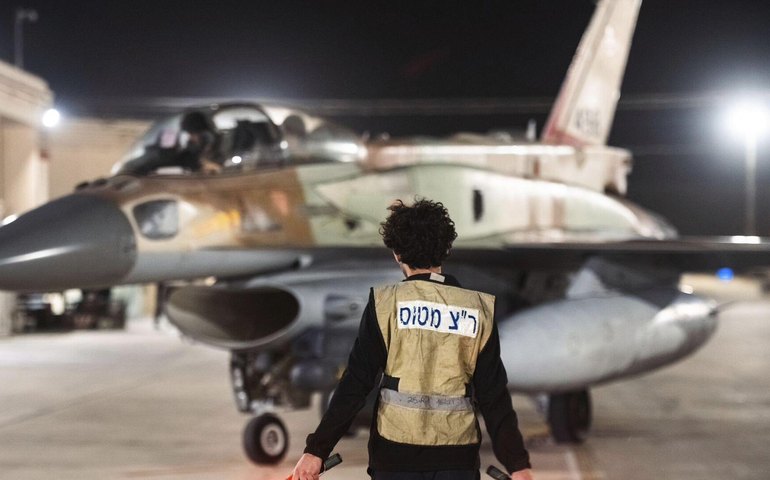 Após pedido de evacuação, Israel ataca portos no Iêmen