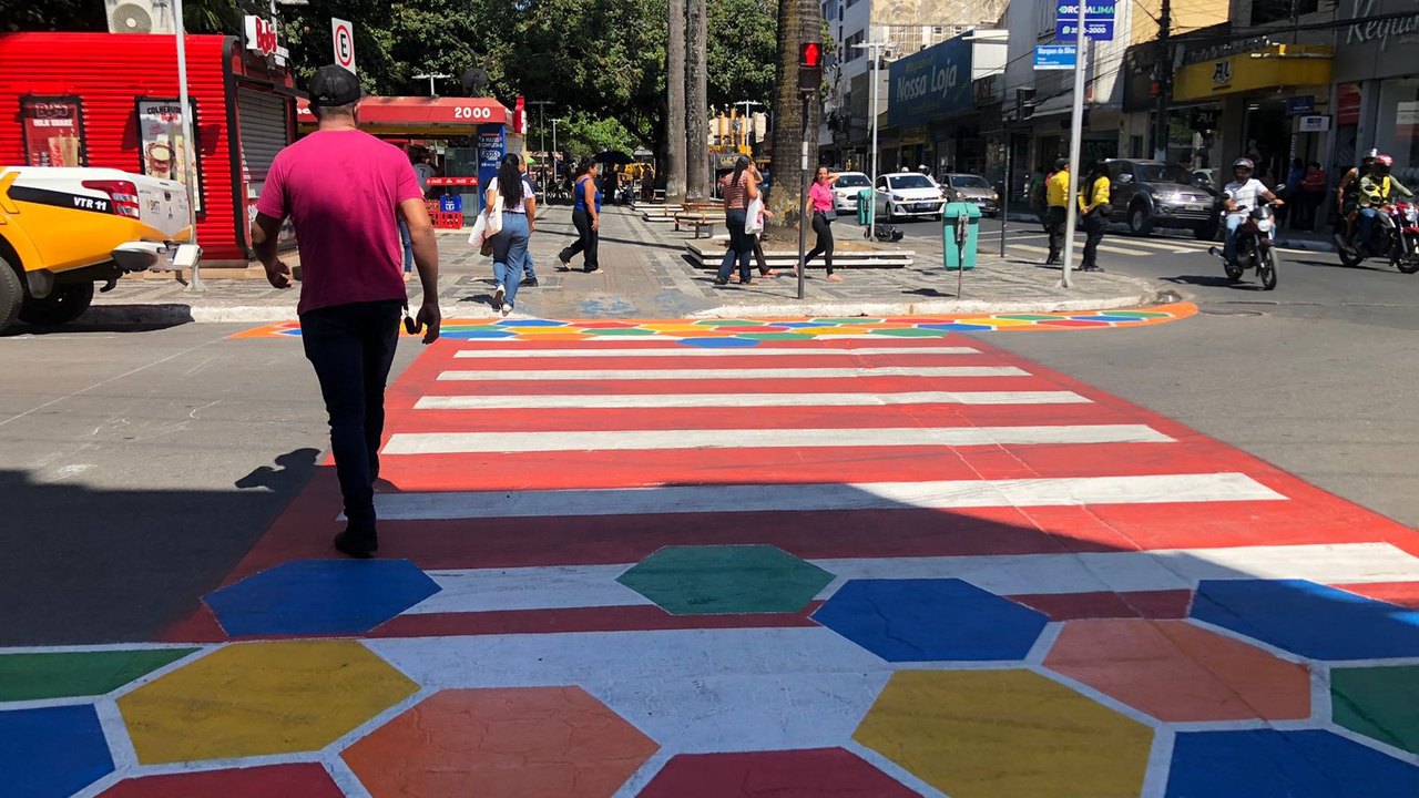 SMTT realiza intervenção urbanística em faixa de pedestres no Centro de Arapiraca