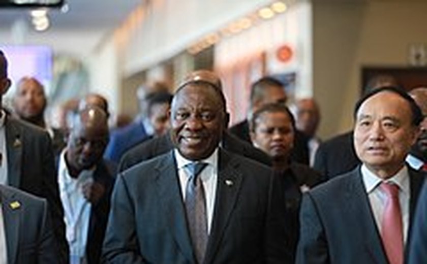 Cyril Ramaphosa é reeleito presidente na África do Sul