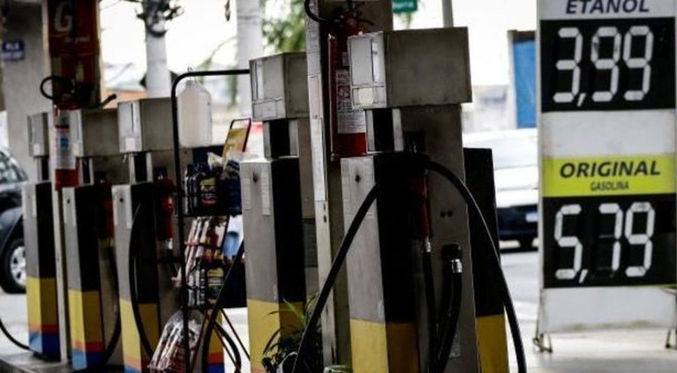 Gasolina fica R$ 0,20 mais barata nas refinarias a partir de hoje