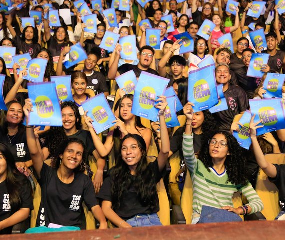 Abandono escolar em Alagoas cai 81% no ensino médio, aponta Censo