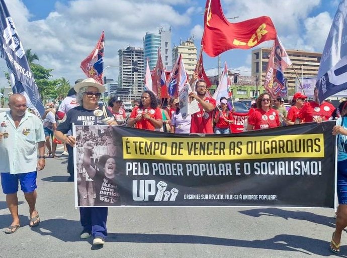 Lenilda Luna, candidata da UP, marcha junto ao 32º Grito dos Excluídos na Avenida da Paz