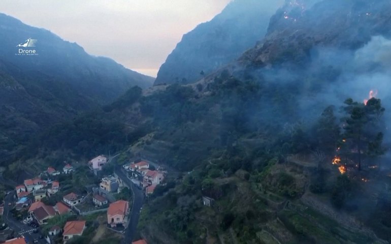 Incêndio destrói 5 mil hectares de vegetação na Ilha da Madeira, em Portugal; veja vídeos