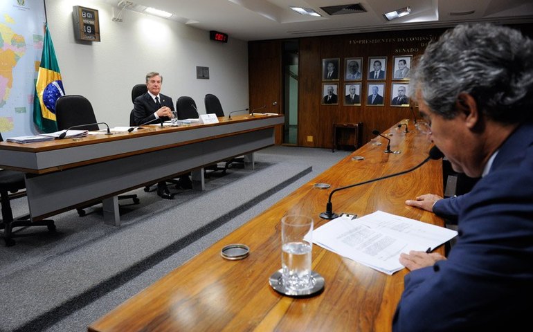 Senadora recebe R$ 52 mil por 15 dias