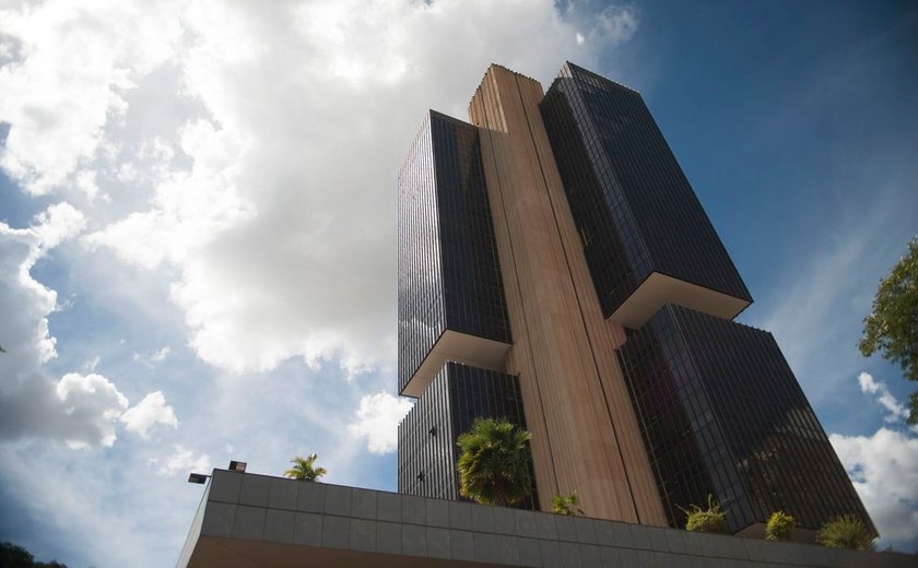 Prévia do PIB do BC cai 0,74% em maio na comparação com abril