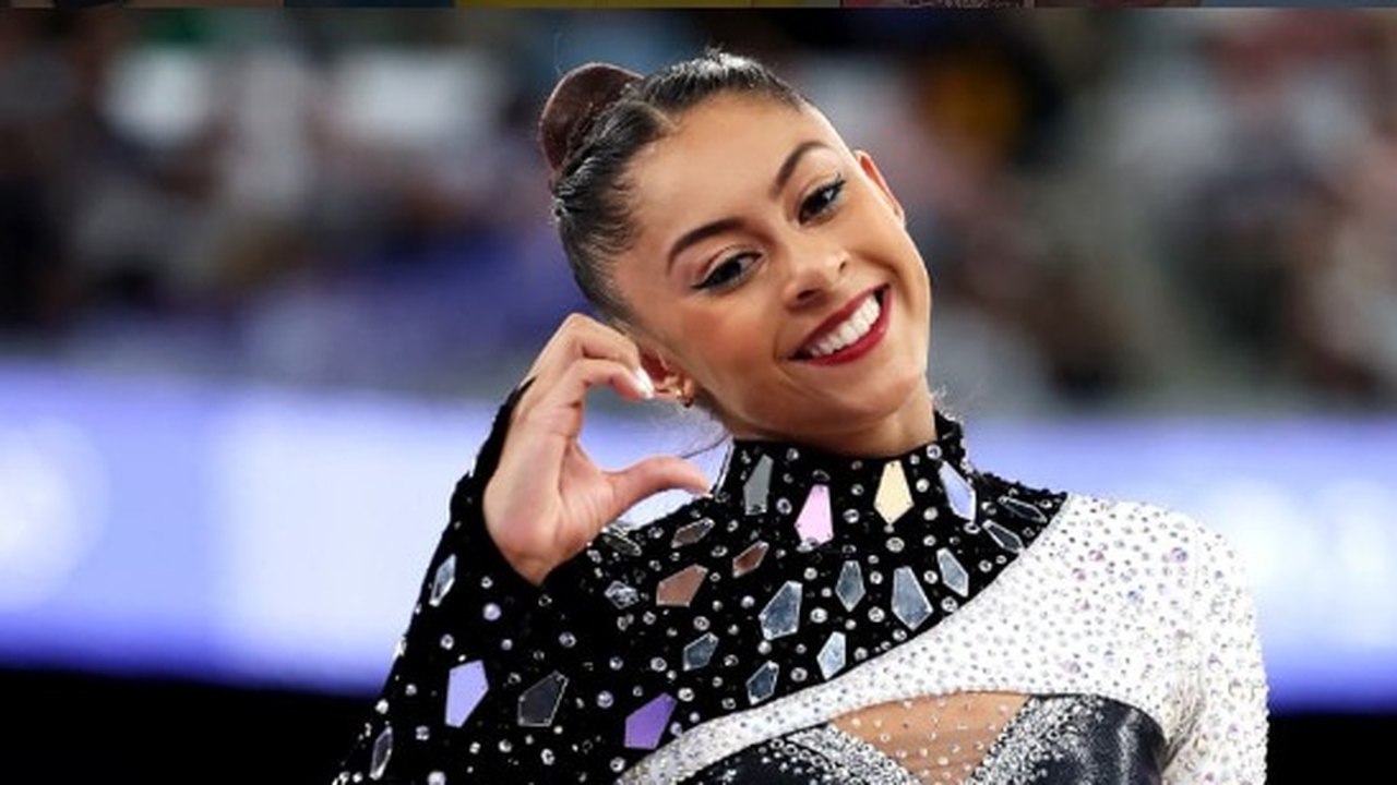 Babi é 18ª na final individual geral do Mundial de Ginástica Rítmica e revela troca de série