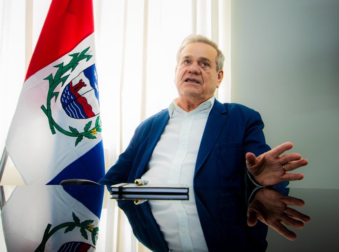 Vice-governador Ronaldo Lessa se afasta do Governo para tratamento de saúde