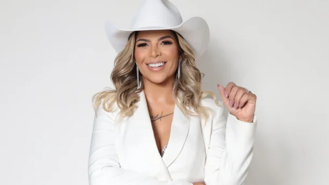 Paula Mattos leva grandes sucessos do sertanejo para Macaíba (RN) em show no dia 15 de agosto