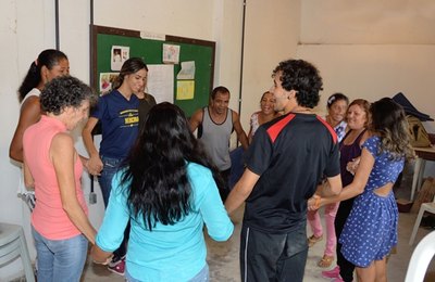 Oficinas de teatro ajudam no tratamento de pessoas com distúrbios mentais