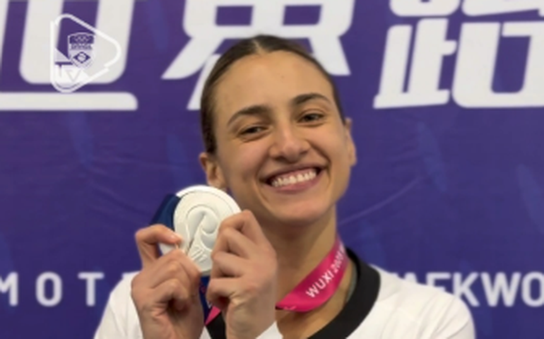 Milena Titoneli leva prata em edição mais vitoriosa do Brasil na história do Mundial de Taekwondo
