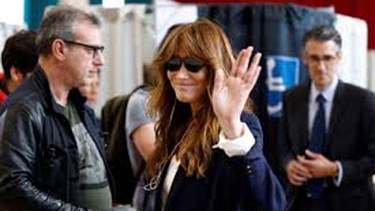 Justiça da França acusa Carla Bruni em caso que envolve seu marido, o ex-presidente Sarkozy