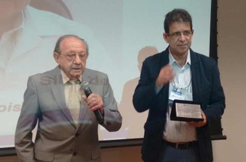 Simpósio de Cirurgia Segura homenageia o médico François Oliveira