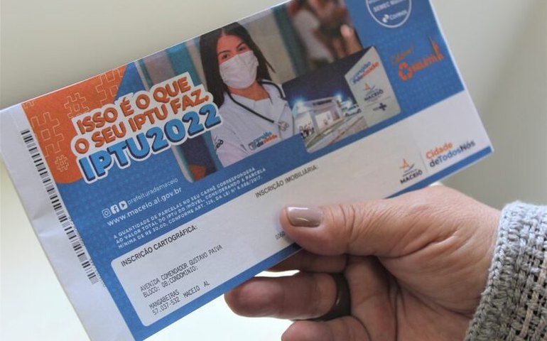 Carnês do IPTU 2022 já estão sendo entregues nas residências em Maceió