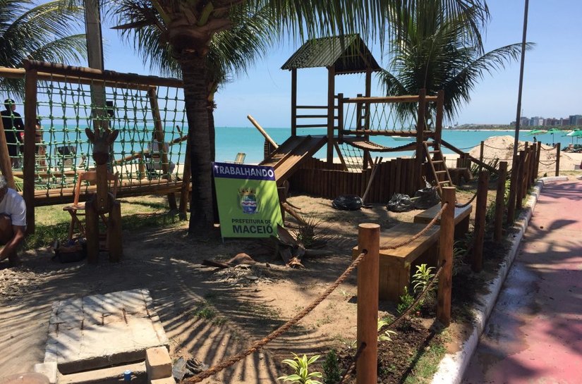 Lopana adota trecho da orla e cria parque infantil gratuito