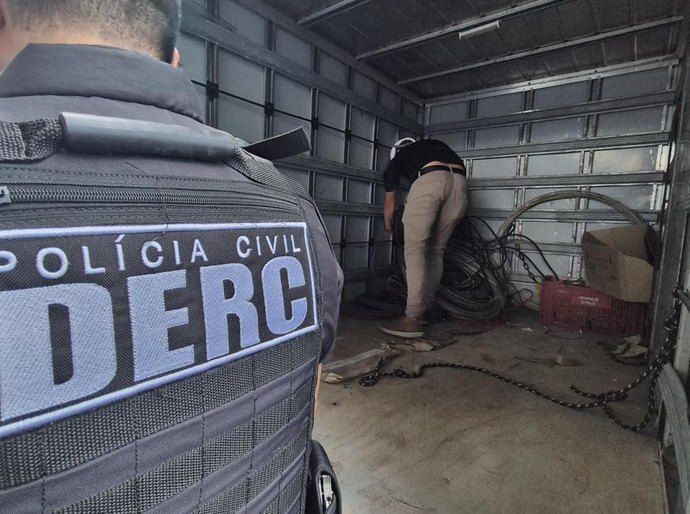 Polícia Civil deflagra Operação Curto-Circuito contra ferros-velhos que compram fios e cabos roubados