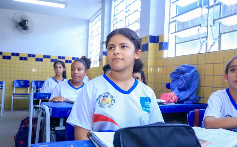Quase 150 mil estudantes alagoanos fazem provas para avaliação de fluência em matemática e língua portuguesa