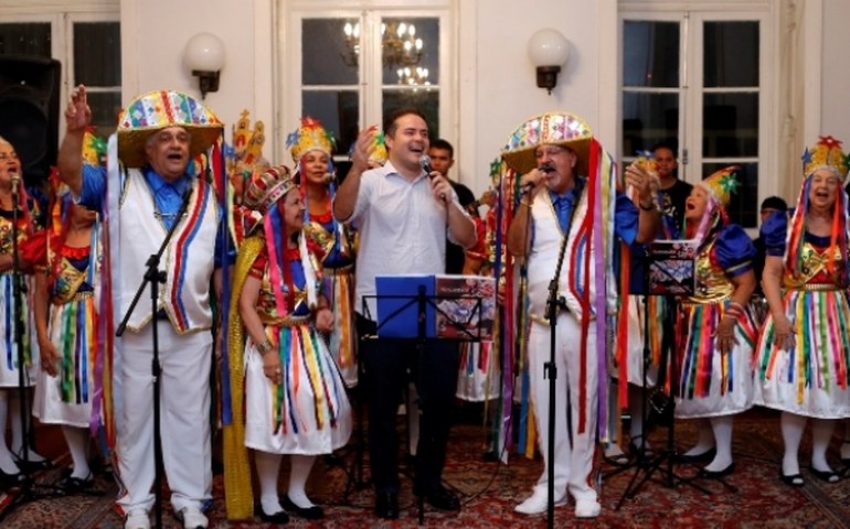 Seresteiros da Pitanguinha agradecem governador por homenagem ao Pinto da Madrugada