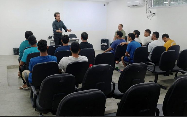 Socioeducandos de Alagoas iniciam curso profissionalizante de barbeiro