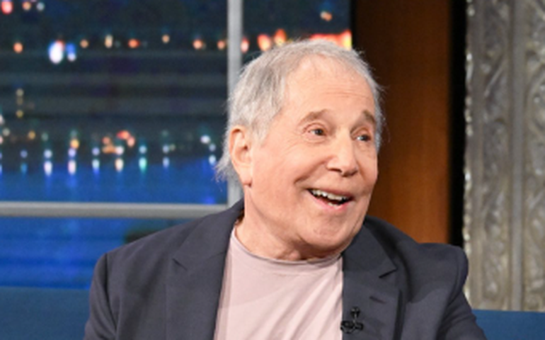 Paul Simon, aos 83, cancela shows por problema de saúde e fará procedimento cirúrgico