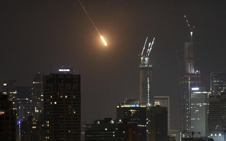 Irã dispara mísseis contra alvos em Tel Aviv, Haifa, Jerusalém e Alta Galileia (VÍDEOS)