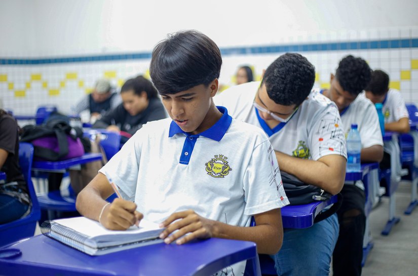 Pesquisa mostra que 79% dos alunos no final do ensino médio sofrem algum sintoma de depressão ou ansiedade