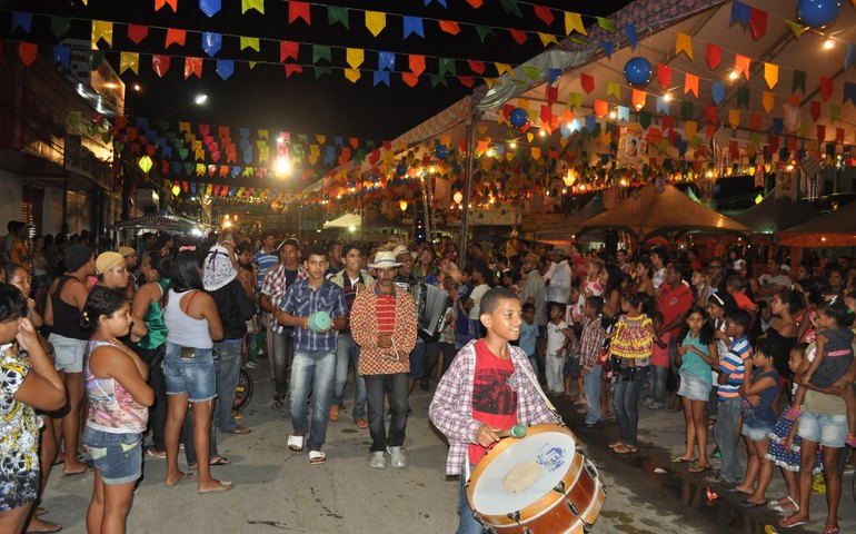 Matriz consagra festejo junino valorizando artistas da casa