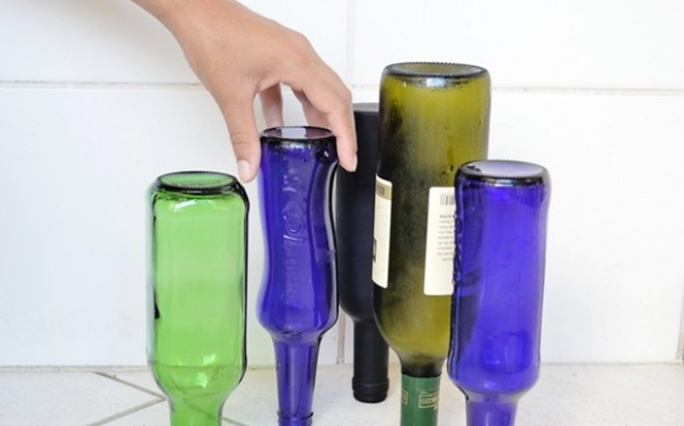 Navalni foi envenenado ao beber água em hotel, dizem assessores