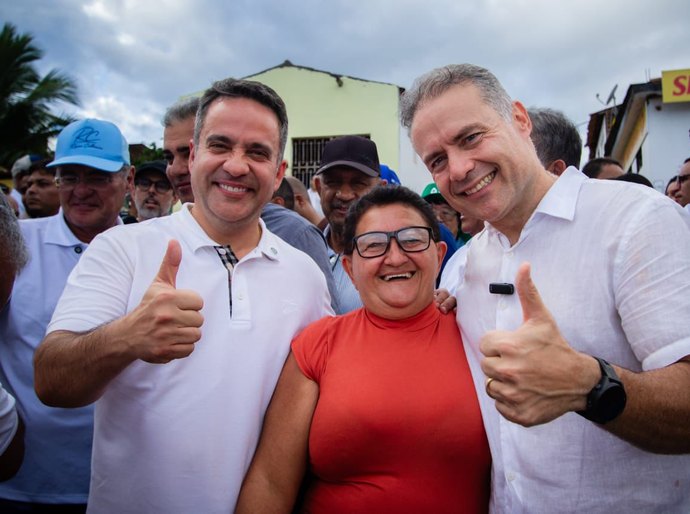 Recebido por multidão, Renan Filho exalta potencial da Ilha do Ferro