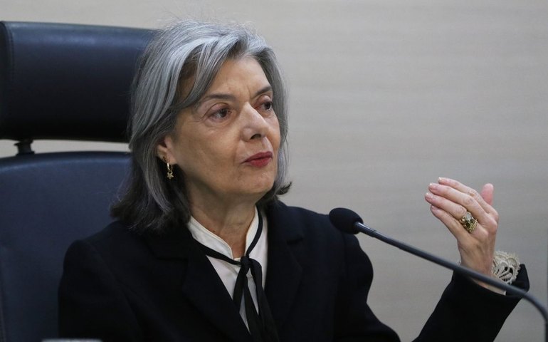 TSE retoma julgamento de Bolsonaro com voto de Cármen Lúcia