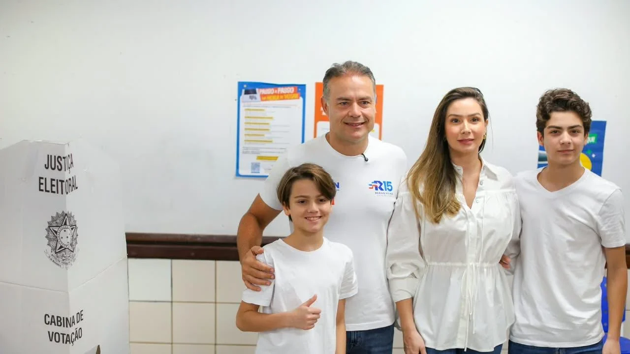 Renan Filho vota em Maceió e diz que está preparado para fazer o melhor governo de sua vida