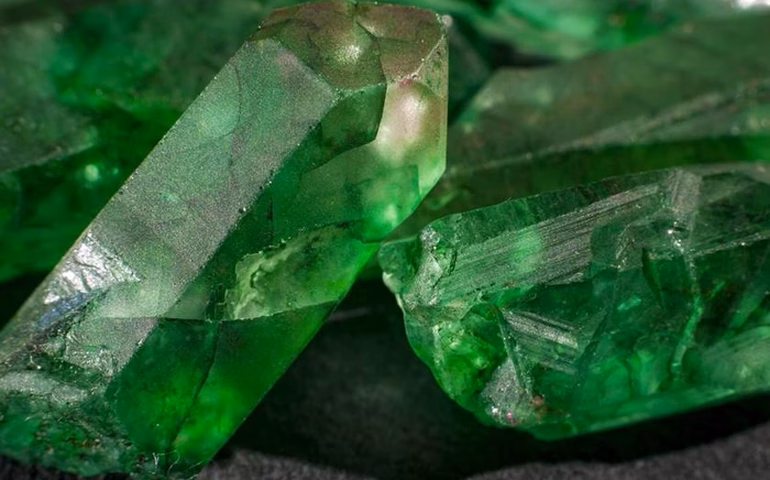 Justiça dos EUA determina repatriação de esmeralda de 380 quilos