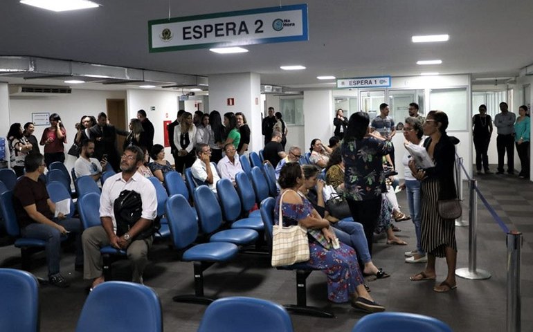 MP cria programa para reduzir filas no INSS e reorganiza cargos federais