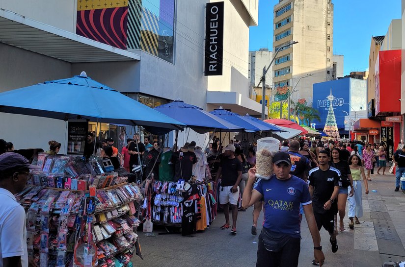 Confira o horário de funcionamento dos shoppings e centro  para o feriado do dia 1º