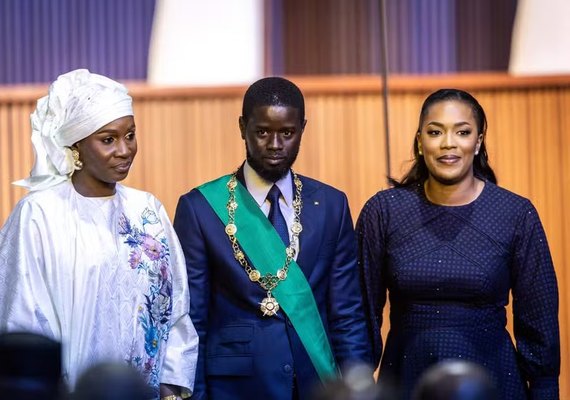 Marie Khone e Absa Faye: saiba quem são as primeiras-damas do novo presidente de Senegal