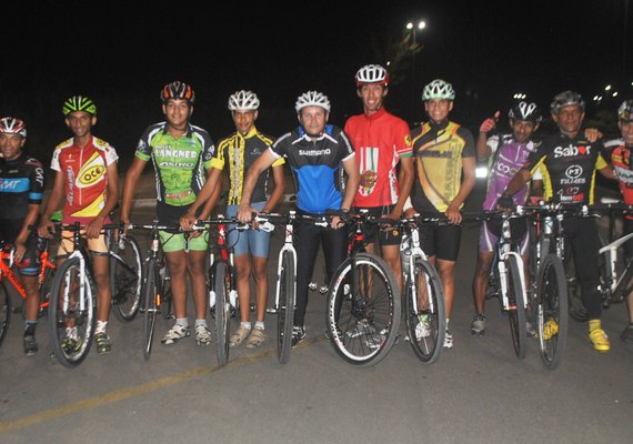 Ciclistas testam e aprovam circuito do Lago da Perucaba