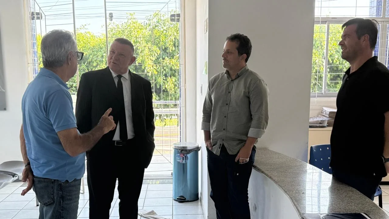 Presidente do TRE/AL visita 19ª Zona Eleitoral e acompanha plantão em Santana do Ipanema