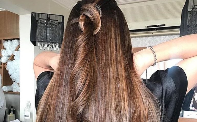 O que é biotina e como consumi-la para deixar o cabelo fortalecido e saudável, segundo orientações de Harvard