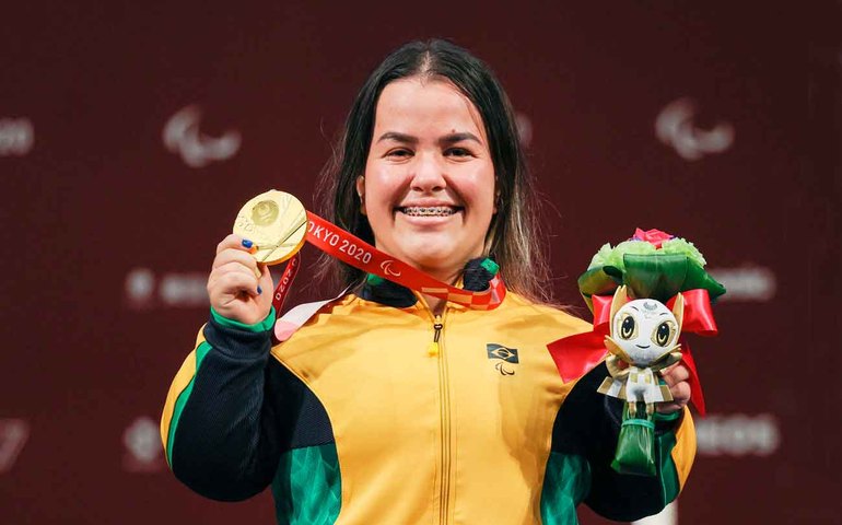 Mariana D'Andrea é campeã mundial de halterofilismo paralímpico