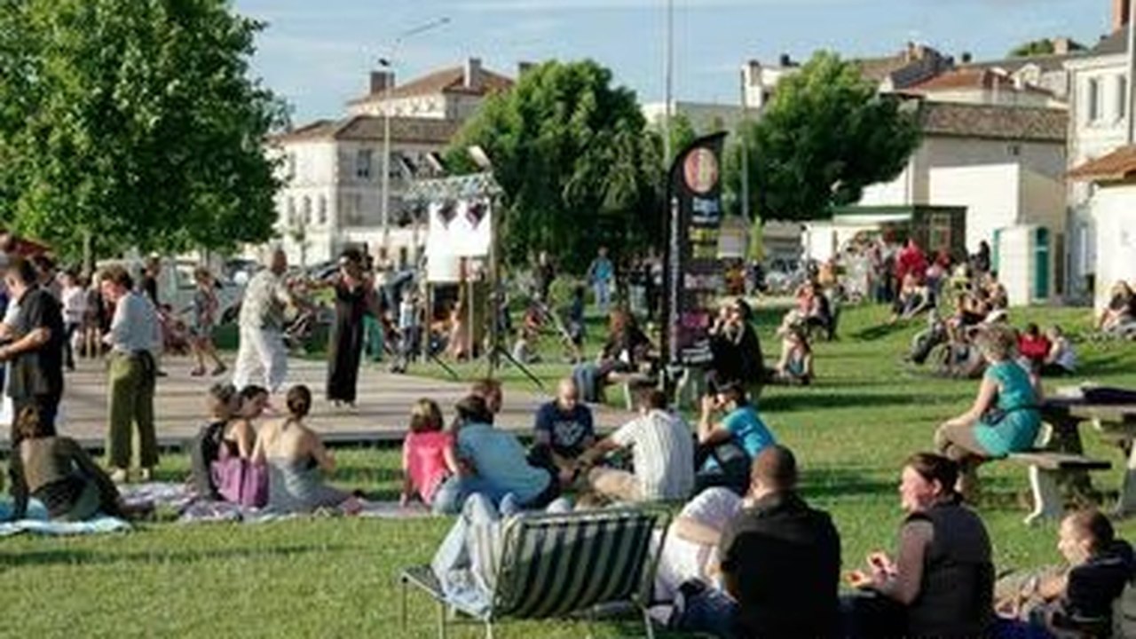 Cidade da França proíbe pessoas de ficarem paradas na rua sob pena de multa