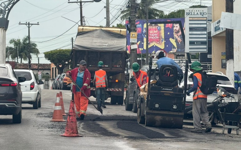 Obras de recuperação de vias são iniciadas após ação da prefeitura de Penedo junto a Águas do Sertão