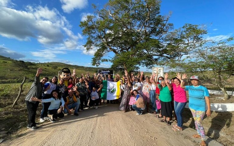 Idosos participam de City Tour em celebração aos 98 anos de Arapiraca