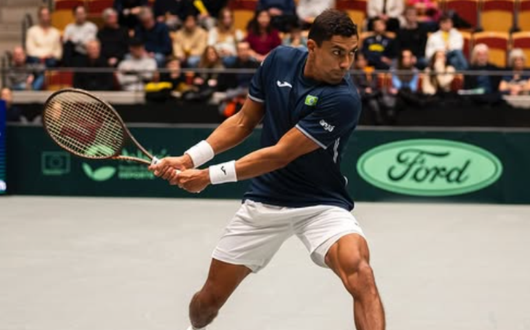 Thiago Monteiro desperdiça match points, permite virada de japonês e cai no Aberto da Austrália
